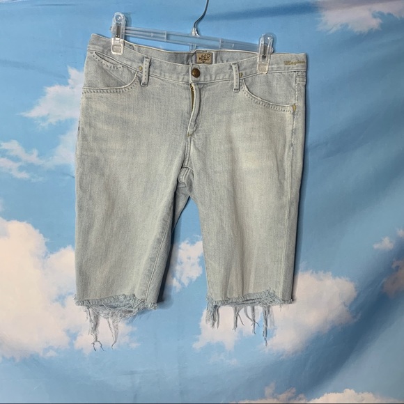Gold Sign- Light Wash Cut Off Denim Shorts size 31 - Picture 1 of 13